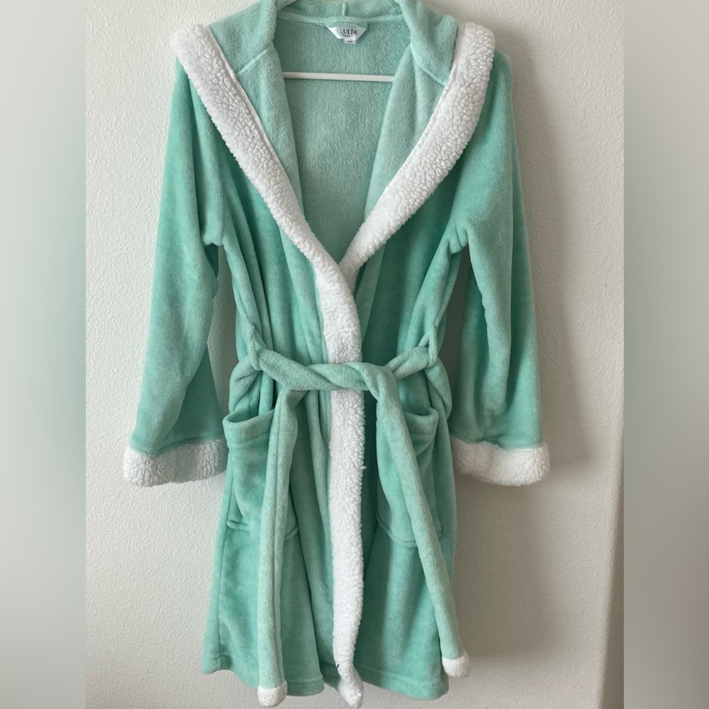 Ulta mint green above the knee plush robe with hood in size S/M.